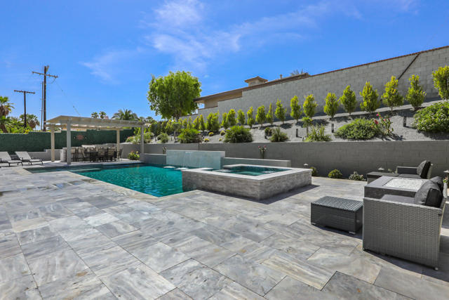 79575 Camelback Drive, Indio CA: https://media.crmls.org/mediaz/c8364892-7449-4af4-b84b-e3e01aad2556.jpg