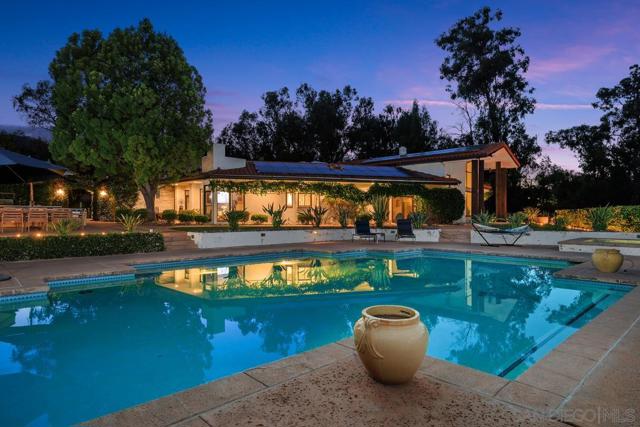 13591 Summit Circle, Poway CA: https://media.crmls.org/mediaz/c83654bc-6262-4a80-ae93-3e2aa55bf401.jpg