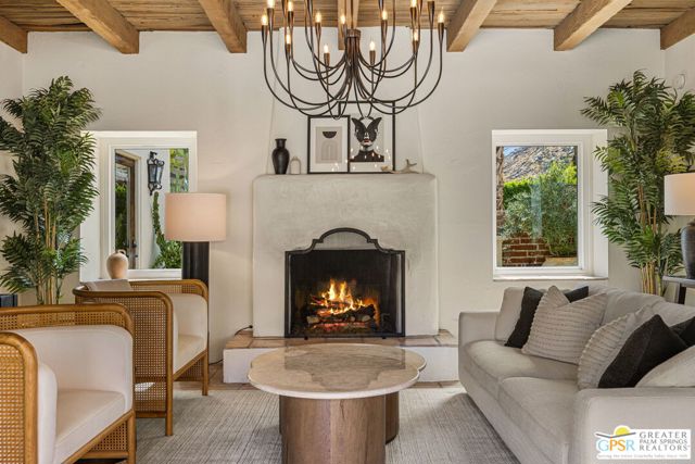 370 W Crestview Drive, Palm Springs, CA 92264
