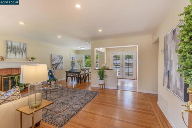 3215 Camino Colorados, Lafayette CA: https://media.crmls.org/mediaz/c836a8d0-4900-40f2-aca6-ba7286c8a2cf.jpg