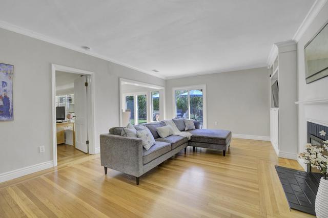 192 Oak Court, Menlo Park CA: https://media.crmls.org/mediaz/c836bc64-151b-473d-9f26-67049ee6f069.jpg