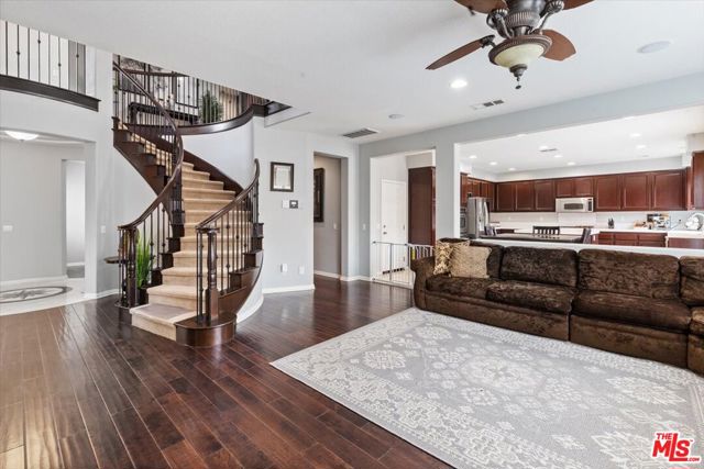 Image 6 of 39 For 7915 Saddletree Court