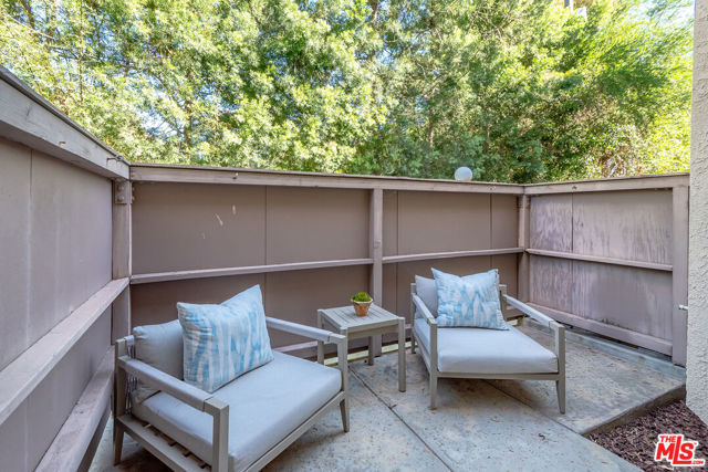 15167 Magnolia Boulevard, E photo 5