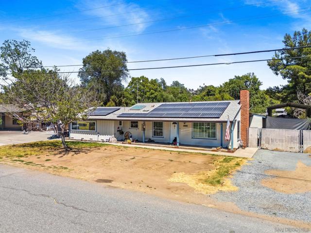 4039 Citradora Dr, Spring Valley CA: https://media.crmls.org/mediaz/c837a9f8-7002-42bb-9d9e-7c658ea47789.jpg