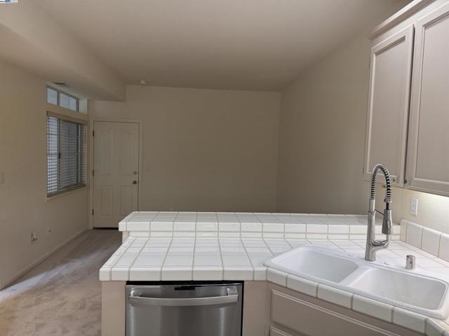 119 Heritage Park Dr, Danville CA: https://media.crmls.org/mediaz/c838148e-80d6-4f72-a534-bdea89c61d0a.jpg