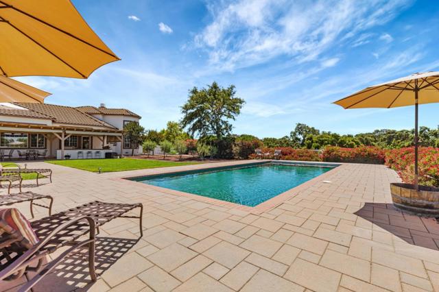 1152 Little River Drive, Hollister CA: https://media.crmls.org/mediaz/c8385965-d2bb-4195-a467-4c4e00d9bf89.jpg