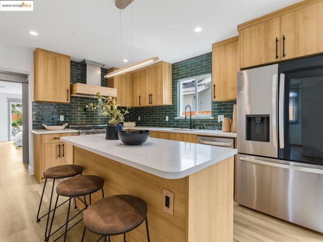 1415 10Th St, Berkeley CA: https://media.crmls.org/mediaz/c8388f28-efe2-4588-b33b-e9c3428d1b43.jpg