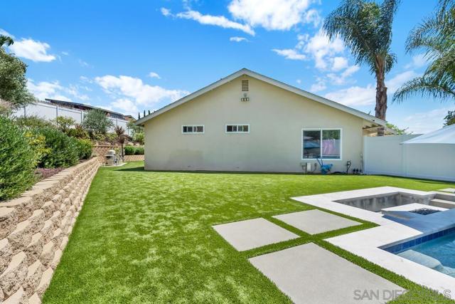 13533 Mora Cir, Poway CA: https://media.crmls.org/mediaz/c838e9ac-f014-4ba8-8717-d6afa0926d03.jpg