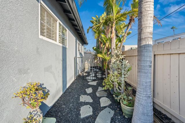1733 Hornblend St, San Diego CA: https://media.crmls.org/mediaz/c8394d88-f3d2-4609-836a-37643be79701.jpg