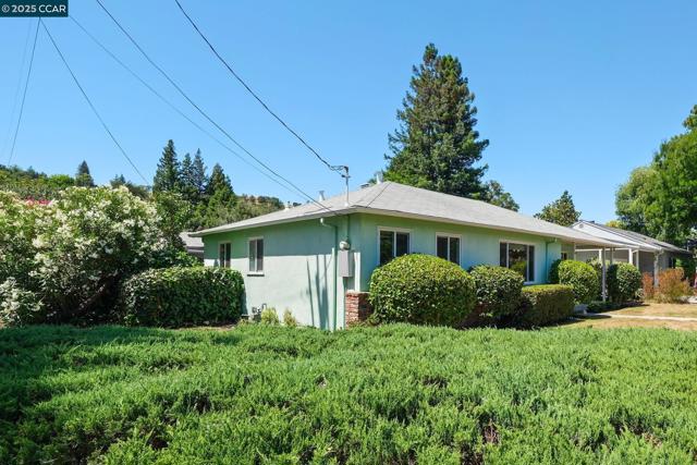 884 Juanita Dr, Lafayette CA: https://media.crmls.org/mediaz/c83a5ce2-fd9d-4e5a-89e9-7189dc3b458e.jpg