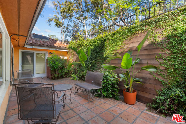 2103 N Hobart Boulevard, Los Angeles CA: https://media.crmls.org/mediaz/c83a61dc-5c96-4a93-a029-bc0673fb8167.jpg