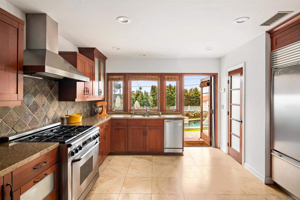 MLS #250027935SD img 2