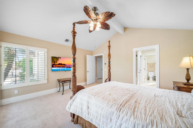 43512 Via Magellan Drive, Palm Desert CA: https://media.crmls.org/mediaz/c83b0250-bb75-48e1-8f53-5d6209c72643.jpg