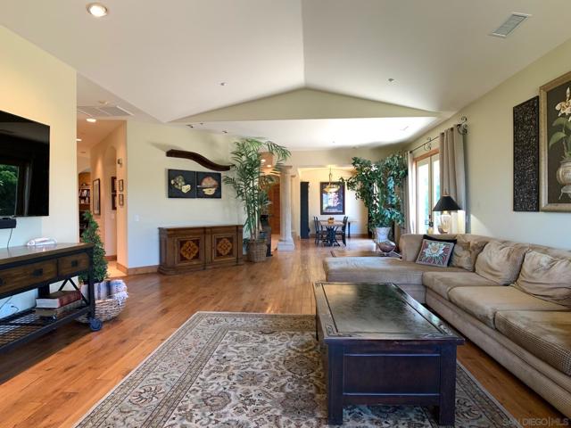 1445 Terracita Ln, Alpine CA: https://media.crmls.org/mediaz/c83b8b61-d33a-4065-aa2d-5e738c22b637.jpg