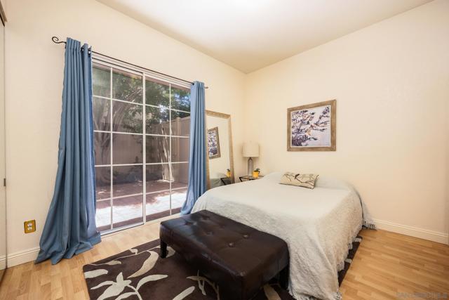 521 Arbor Dr, San Diego CA: https://media.crmls.org/mediaz/c83b9901-c864-404c-b061-0de32c1e4df2.jpg