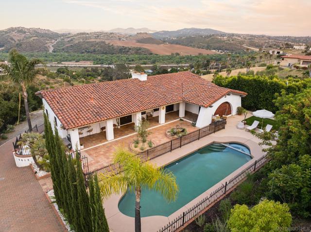 5615 Via Montellano, Bonsall CA: https://media.crmls.org/mediaz/c83ba5d1-2e3f-4aa2-8096-2e4c3fb67b1e.jpg