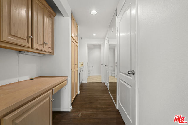 5224 Zelzah Avenue, Encino CA: https://media.crmls.org/mediaz/c83bd299-3af1-4c77-baca-e83710ffd110.jpg