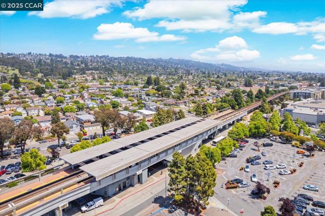 708 Pomona Ave, El Cerrito CA: https://media.crmls.org/mediaz/c83c2290-22ff-4ad8-a8cd-79ca3bcf8c61.jpg