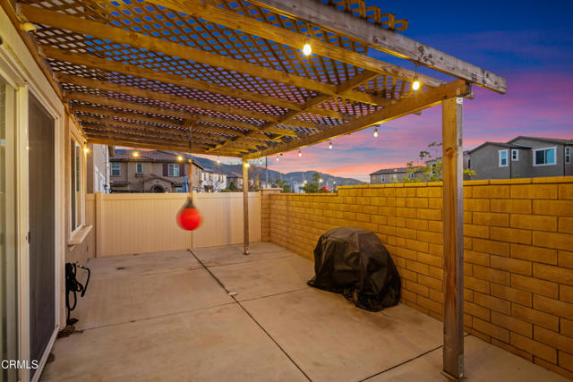 1926 S Pump House Lane, Santa Paula CA: https://media.crmls.org/mediaz/c83cbd25-a4f9-44d9-94de-88a15c99d9e8.jpg