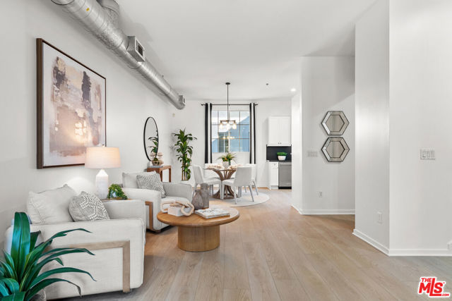 5350 Playa Vista Drive, Playa Vista CA: https://media.crmls.org/mediaz/c83d75fc-da1b-442b-bdbd-e16443179c85.jpg