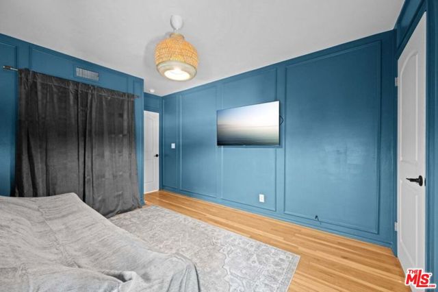 6827 Bianca Avenue, Lake Balboa CA: https://media.crmls.org/mediaz/c83d92af-1368-4473-ab10-824e7d1bec3a.jpg