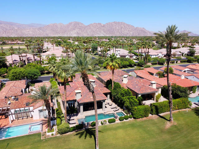 56588 S Palms Drive, La Quinta CA: https://media.crmls.org/mediaz/c83d9bc8-e753-4bf3-becc-7d637dd4966a.jpg