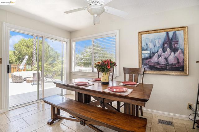 2167 Saint Andrews Ct, Discovery Bay CA: https://media.crmls.org/mediaz/c83e14cb-e6ca-4cfc-9962-7e188afca17f.jpg