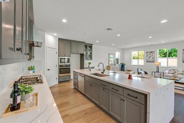 2222 Davie Pl, Tracy CA: https://media.crmls.org/mediaz/c83e3134-f6e5-49ed-a5bb-11f09d1a0c1f.jpg