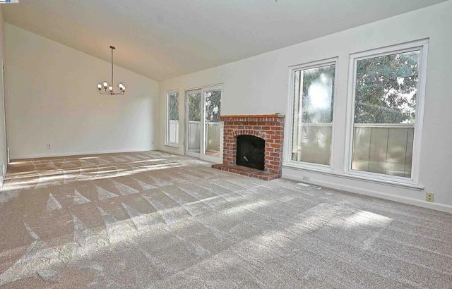 405 Thistle Cir, Martinez CA: https://media.crmls.org/mediaz/c83e3f94-9159-4515-8ab2-11f6baebcae0.jpg