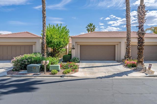 80679 Oak Tree, La Quinta CA: https://media.crmls.org/mediaz/c83e9312-0790-46db-9243-0973aab4bf5a.jpg