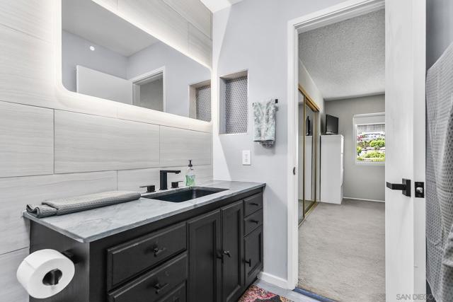 2510 Clairemont Dr, San Diego CA: https://media.crmls.org/mediaz/c83ed374-9fa8-4c30-82e9-27cd54f22f35.jpg