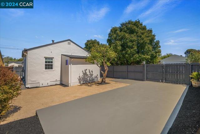 3328 Humphrey Ave, Richmond, California 94804, 3 Bedrooms Bedrooms, ,2 BathroomsBathrooms,Single Family Residence,For Sale,Humphrey Ave,41056002