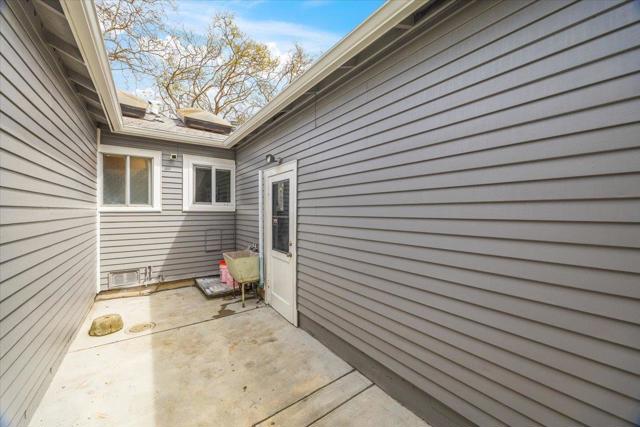220 Lindbergh Street, San Mateo CA: https://media.crmls.org/mediaz/c83f1a9d-a1d8-43d8-b67f-707454ed3db1.jpg