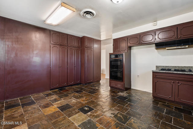 19844 Hemmingway Street, Winnetka CA: https://media.crmls.org/mediaz/c83f2ced-ffbd-4a6d-b043-112a78e452f8.jpg