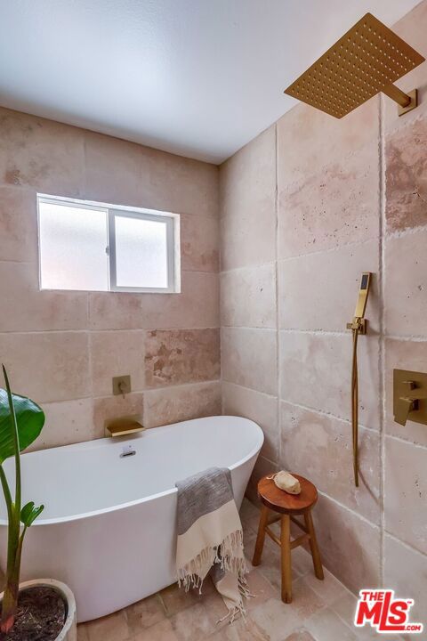 https://media.crmls.org/mediaz/c83f9419-1cf2-471a-a5c9-21ff36ff4ac6.jpg?preset=X-Large