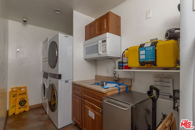 6956 Bertrand Avenue, Reseda CA: https://media.crmls.org/mediaz/c83fda15-f235-4c2c-8d38-4b4e43edaeeb.jpg