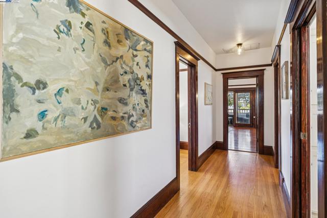 1335 Grove St, Alameda CA: https://media.crmls.org/mediaz/c8400524-f072-4c3d-bc11-e724a08025e3.jpg
