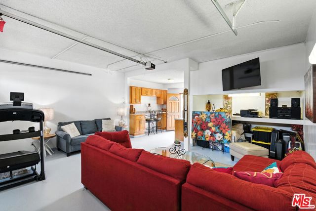4134 W 60th Street, Los Angeles CA: https://media.crmls.org/mediaz/c840071a-e817-4817-89b3-286acb483176.jpg