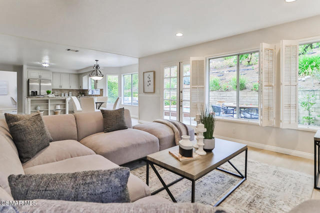 29153 Oakpath Drive, Agoura Hills CA: https://media.crmls.org/mediaz/c840483b-4bbe-481c-8c71-c3dc0d7043ca.jpg