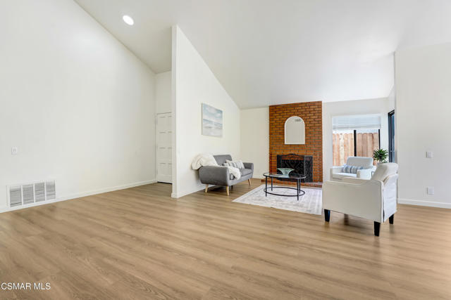 4188 Minnecota Drive, Thousand Oaks CA: https://media.crmls.org/mediaz/c8409a29-4465-4564-b59c-d64765c52d8e.jpg