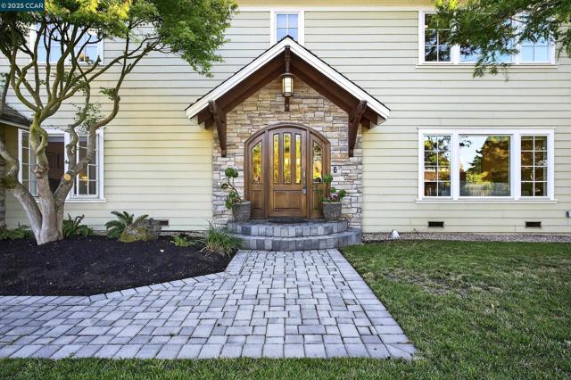 1206 Rimer Dr, Moraga CA: https://media.crmls.org/mediaz/c840ed24-a9e4-45b9-826d-6f9c69dd72dd.jpg