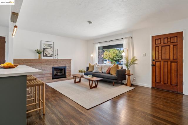 Image 5 of 60 For 2069 Horne St
