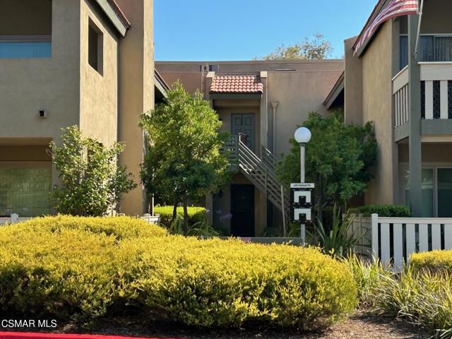 245 Oak Leaf Drive, Thousand Oaks CA: https://media.crmls.org/mediaz/c8416e7b-4215-46c6-b5d3-851f4168d720.jpg