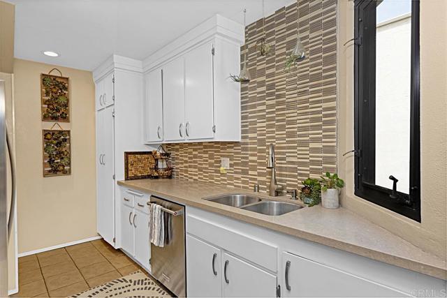 Detail Gallery Image 10 of 32 For 2284 Caminito Pajarito #147,  San Diego,  CA 92107 - 2 Beds | 1/1 Baths