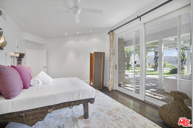 4001 Clarinda Drive, Tarzana CA: https://media.crmls.org/mediaz/c842b3a4-5027-43fd-bb7a-c6e00c7ff693.jpg