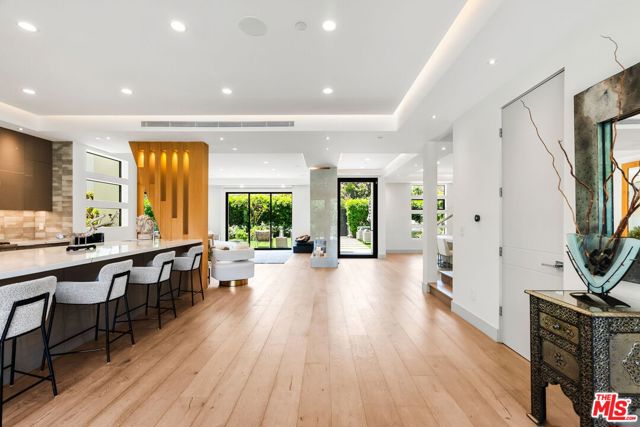 4338 Agnes Avenue, Studio City CA: https://media.crmls.org/mediaz/c8432cde-eac1-4f92-8200-d466de8015ba.jpg
