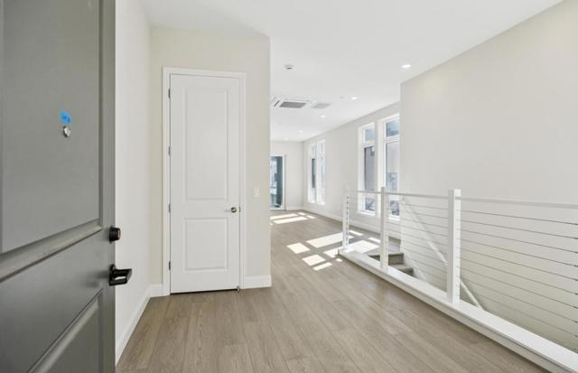 2425 Willow Way, San Mateo CA: https://media.crmls.org/mediaz/c8435408-984c-4b49-b661-08bd14ed82e1.jpg