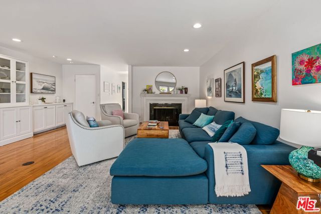 8221 Delgany Avenue, Playa del Rey CA: https://media.crmls.org/mediaz/c843e21c-691a-4d15-a238-8140762d9749.jpg