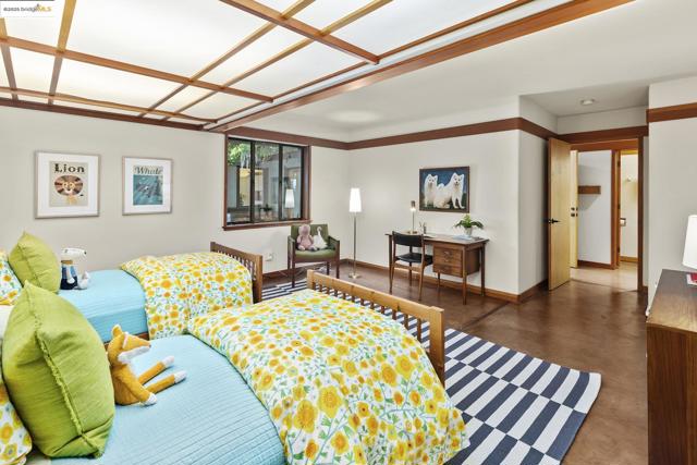 25 Dartmouth Dr, Berkeley CA: https://media.crmls.org/mediaz/c84423d3-f7a5-42ef-a7a6-371d4438e577.jpg