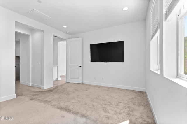 5024 Rexton Drive, Camarillo CA: https://media.crmls.org/mediaz/c8442c42-f9e5-4441-833c-7e7e7e67852f.jpg